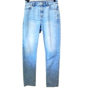 American Eagle Women's 90s High Rise Mom Jeans in Light Wash  Strigid Denim